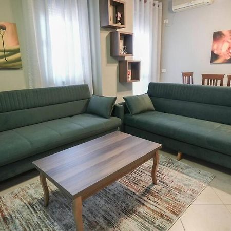 Staycation, City Center Apartment With Balcony Tirana Kültér fotó
