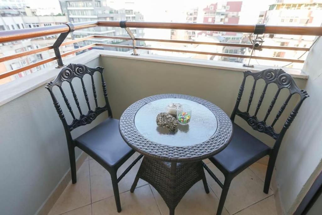 Staycation, City Center Apartment With Balcony Tirana Kültér fotó