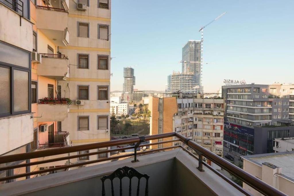 Staycation, City Center Apartment With Balcony Tirana Kültér fotó